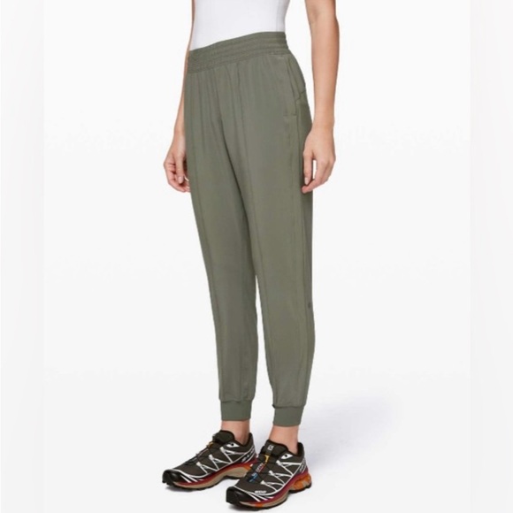 🍋LIKE NEW  Lululemon Wanderer Jogger Gray Sage - Picture 3 of 14